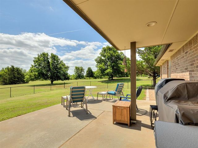 2120 Flamingo Dr, Blanchard, OK 73010