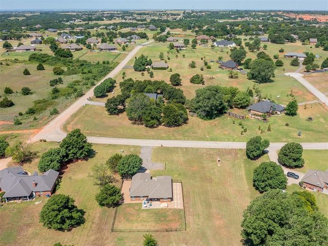 2120 Flamingo Dr, Blanchard, OK 73010