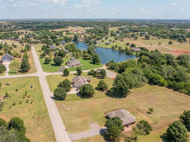 2120 Flamingo Dr, Blanchard, OK 73010