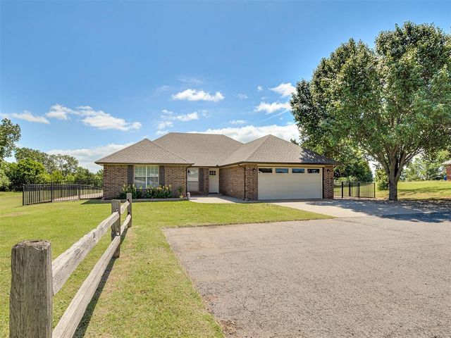 2120 Flamingo Dr, Blanchard, OK 73010