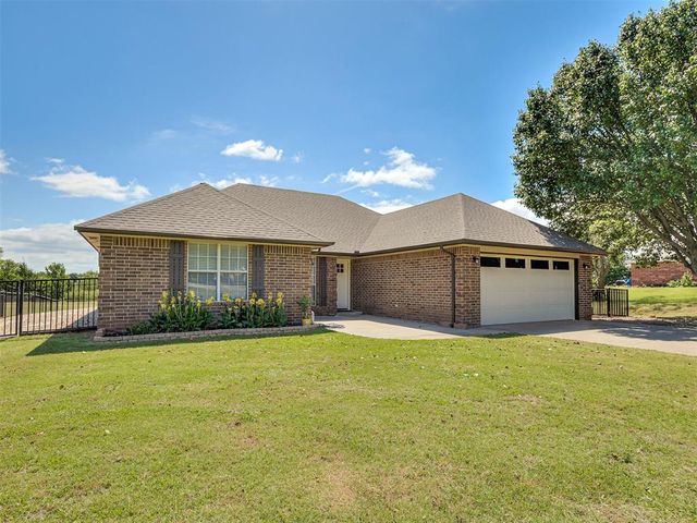 2120 Flamingo Dr, Blanchard, OK 73010