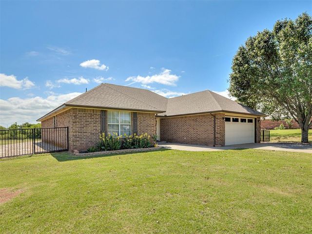 2120 Flamingo Dr, Blanchard, OK 73010