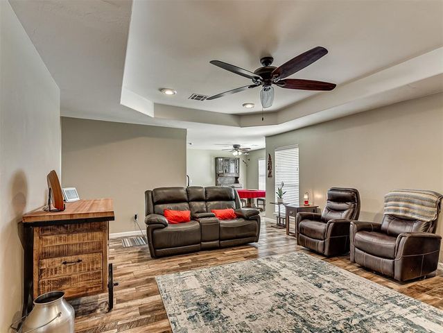 2120 Flamingo Dr, Blanchard, OK 73010