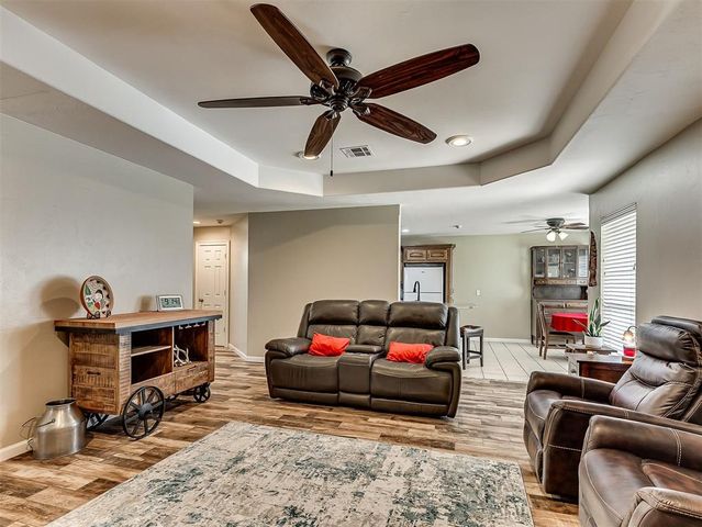 2120 Flamingo Dr, Blanchard, OK 73010