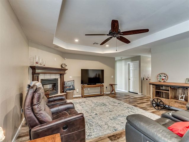 2120 Flamingo Dr, Blanchard, OK 73010