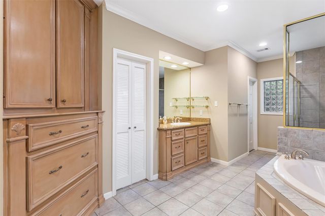 2515 Kings Forest Drive, Kingwood, TX 77339