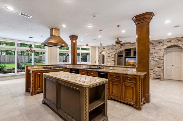 2515 Kings Forest Drive, Kingwood, TX 77339