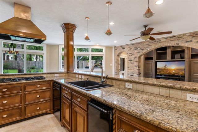 2515 Kings Forest Drive, Kingwood, TX 77339