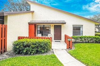 8020 SE Villa Cir, Hobe Sound, FL 33455
