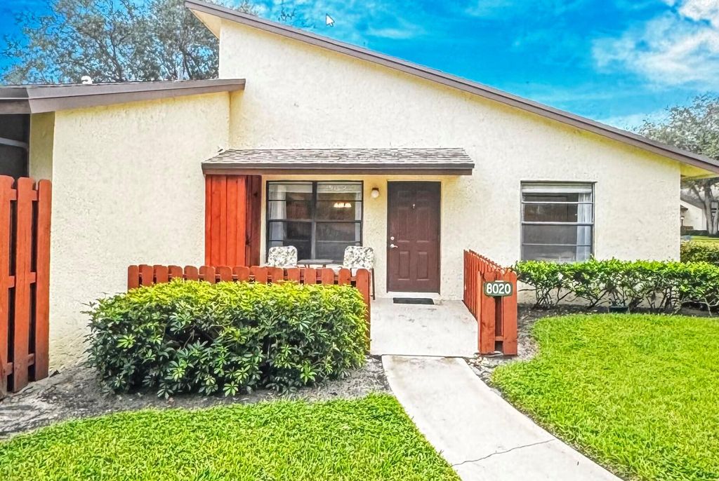 8020 SE Villa Cir, Hobe Sound, FL 33455