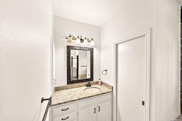 29279 Seabiscuit Dr, Boerne, TX 78015