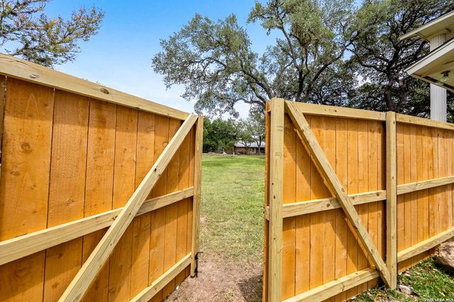 29279 Seabiscuit Dr, Boerne, TX 78015