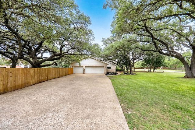 29279 Seabiscuit Dr, Boerne, TX 78015