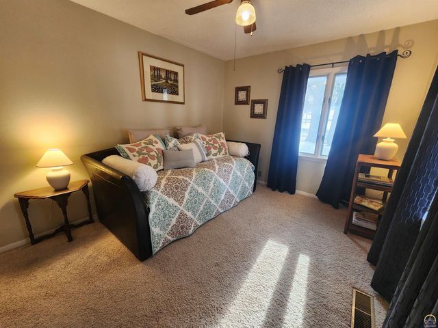 7 Lakeshore DR, Emporia, KS 66801