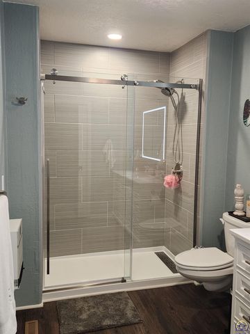 7 Lakeshore DR, Emporia, KS 66801