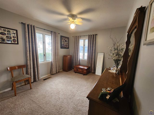 7 Lakeshore DR, Emporia, KS 66801