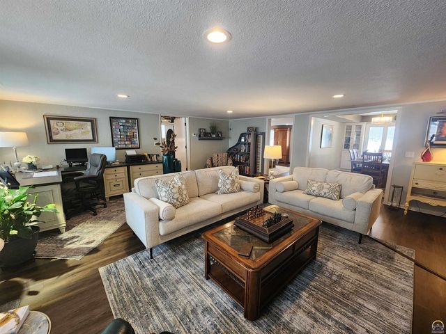 7 Lakeshore DR, Emporia, KS 66801