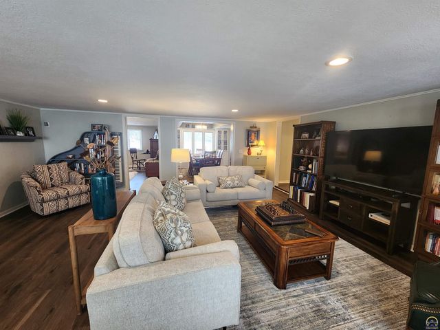 7 Lakeshore DR, Emporia, KS 66801