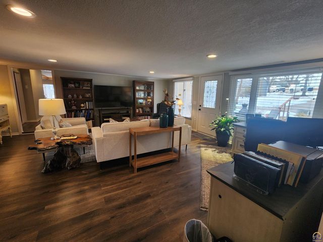 7 Lakeshore DR, Emporia, KS 66801