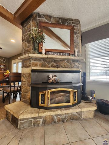 7 Lakeshore DR, Emporia, KS 66801