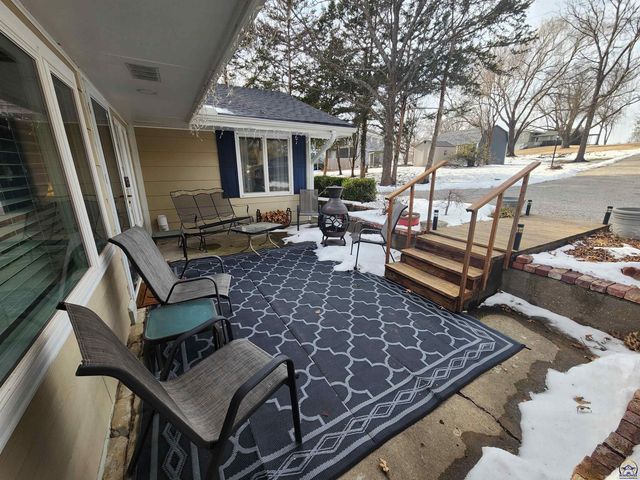 7 Lakeshore DR, Emporia, KS 66801