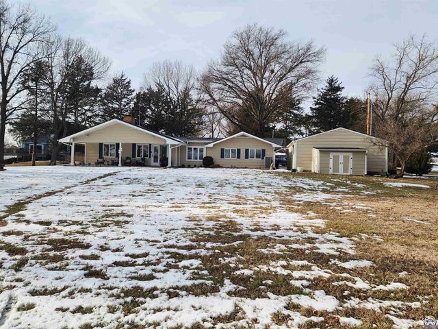 7 Lakeshore DR, Emporia, KS 66801