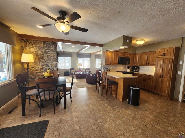 7 Lakeshore DR, Emporia, KS 66801