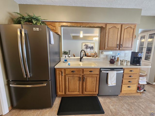 7 Lakeshore DR, Emporia, KS 66801