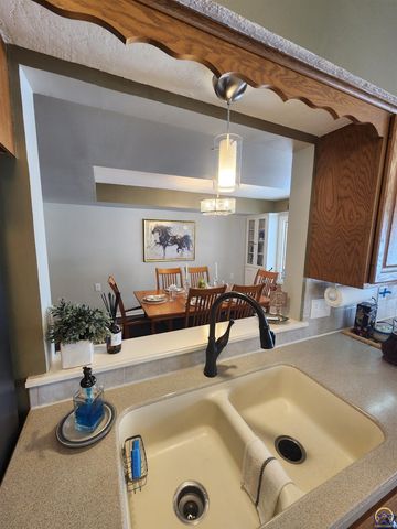 7 Lakeshore DR, Emporia, KS 66801