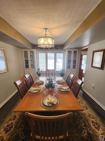 7 Lakeshore DR, Emporia, KS 66801