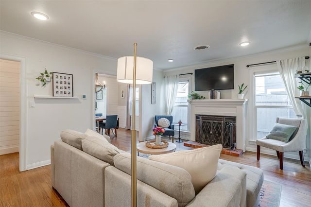4216 Curzon Avenue, Fort Worth, TX 76107
