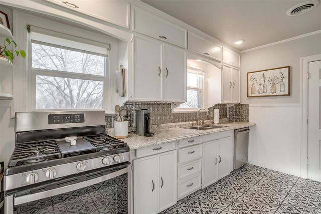 4216 Curzon Avenue, Fort Worth, TX 76107