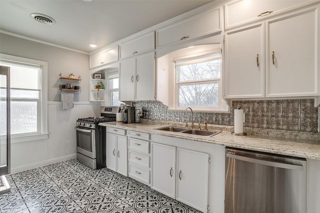 4216 Curzon Avenue, Fort Worth, TX 76107