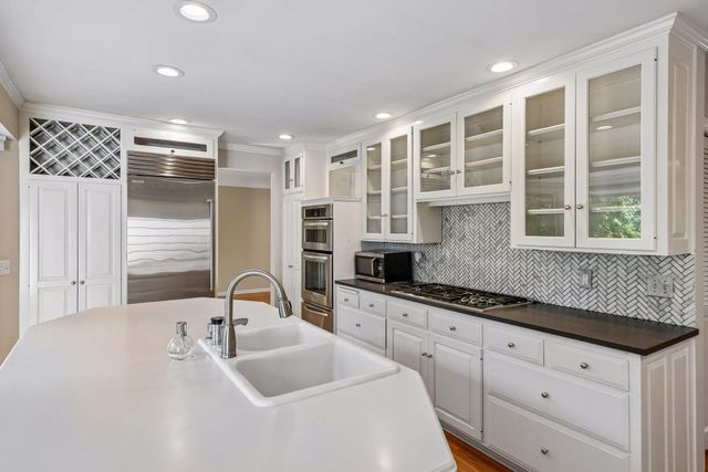 111 Chevy Chase Drive, Wayzata, MN 55391