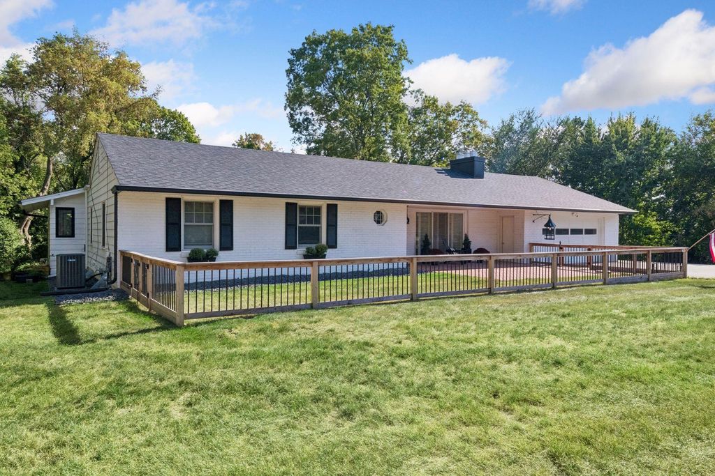 111 Chevy Chase Drive, Wayzata, MN 55391 — exterior