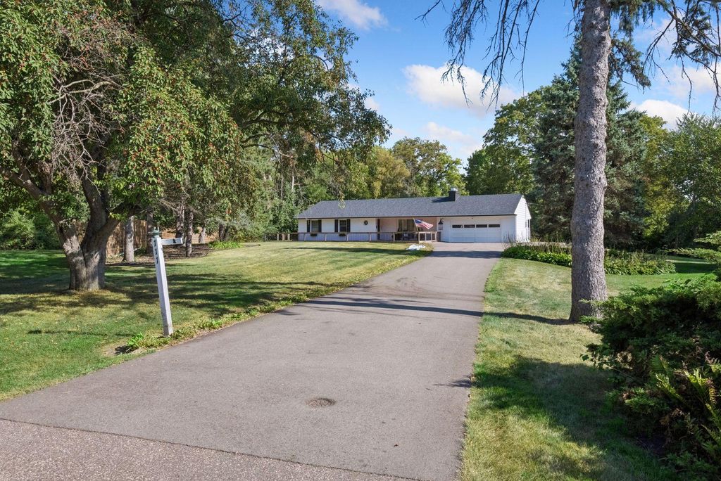 111 Chevy Chase Drive, Wayzata, MN 55391 — photo 2