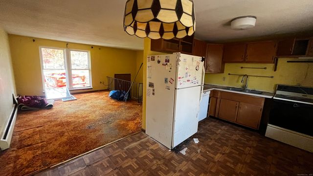 445 Lincoln Drive, Cheshire, CT 06410