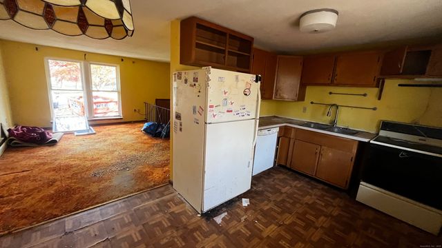 445 Lincoln Drive, Cheshire, CT 06410