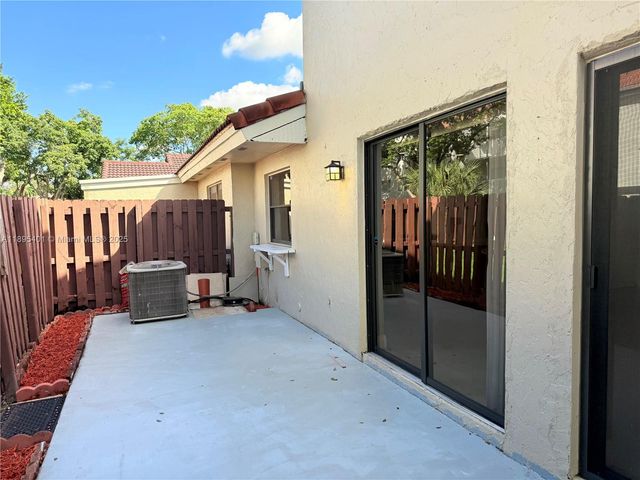 17254 NW 60th Ct, Hialeah, FL 33015