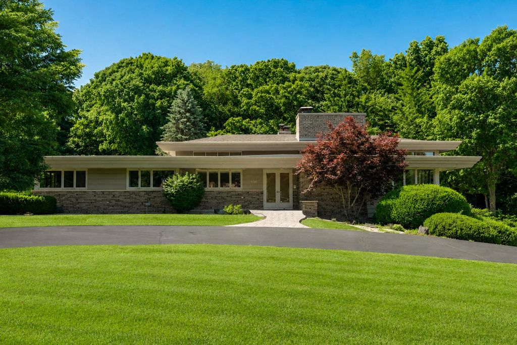 6725 Brook ROAD, Franksville, WI 53126