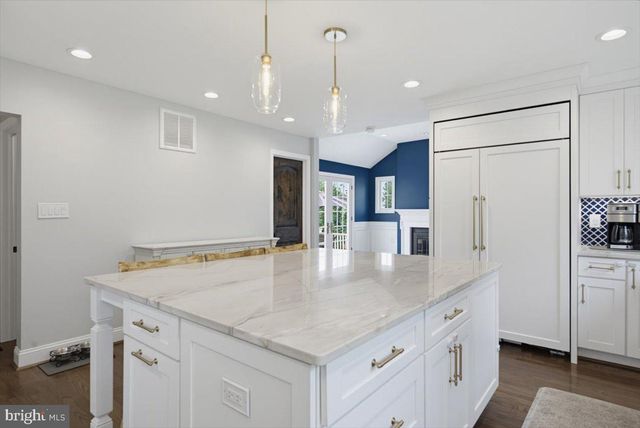 2 LONE ACRE RD, Wilmington, DE 19803