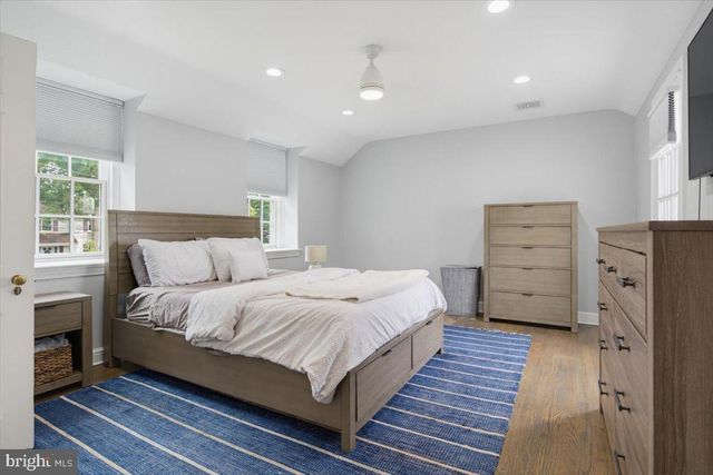 2 LONE ACRE RD, Wilmington, DE 19803