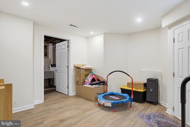 2 LONE ACRE RD, Wilmington, DE 19803