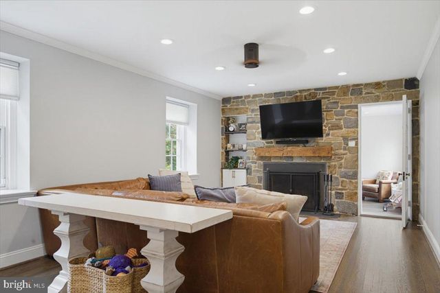 2 LONE ACRE RD, Wilmington, DE 19803