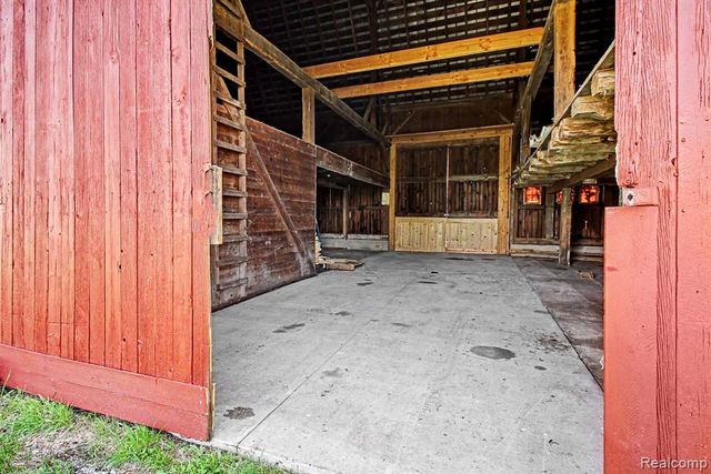 2352 Meadowood Lane, Milford, MI 48380