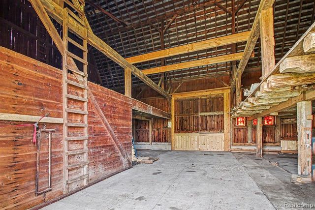 2352 Meadowood Lane, Milford, MI 48380