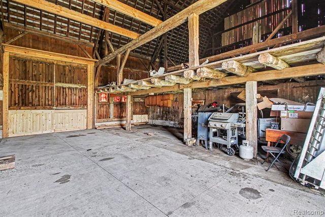 2352 Meadowood Lane, Milford, MI 48380