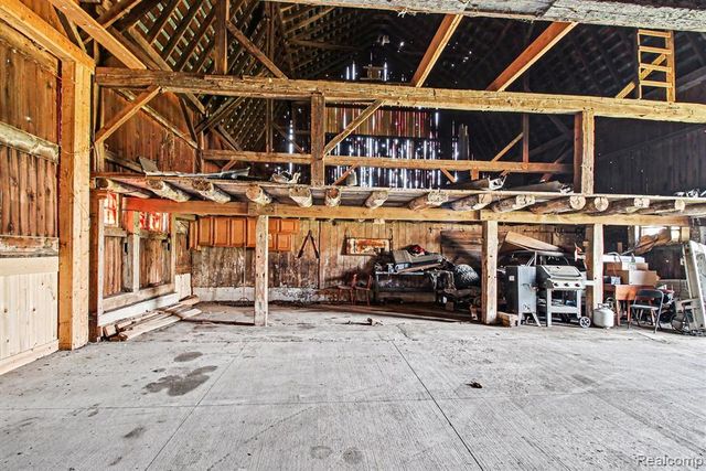 2352 Meadowood Lane, Milford, MI 48380