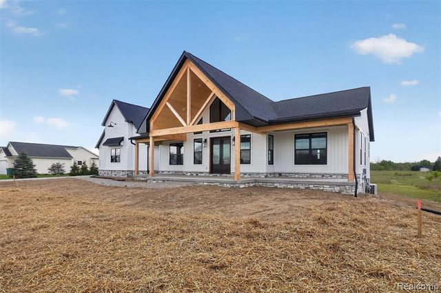 2352 Meadowood Lane, Milford, MI 48380