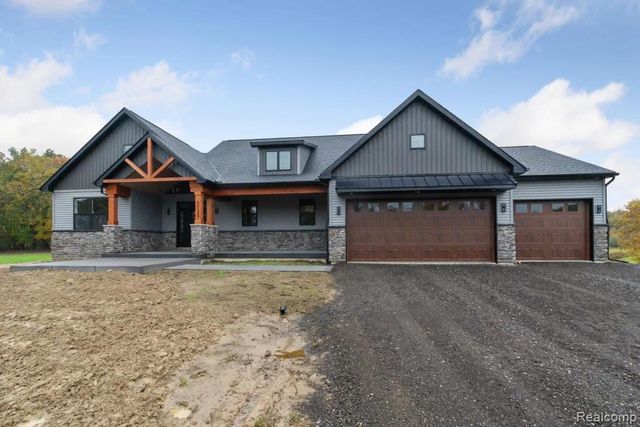 2352 Meadowood Lane, Milford, MI 48380